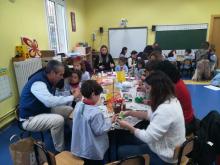 talleres navideños con las familias en el colegio esclavas