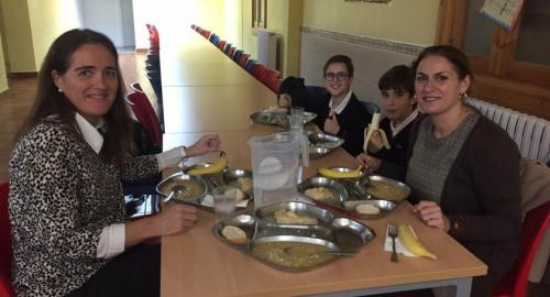 jornada de puertas abiertas del comedor para las familias del colegio esclavas