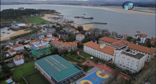 El colegio Esclavas SCJ felicita el año a toda la comunidad educativa